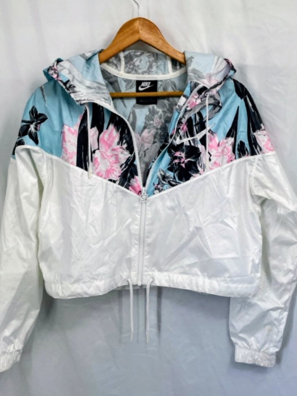 NIKE Light Weight White with Floral Design Long Sleeve Jacket